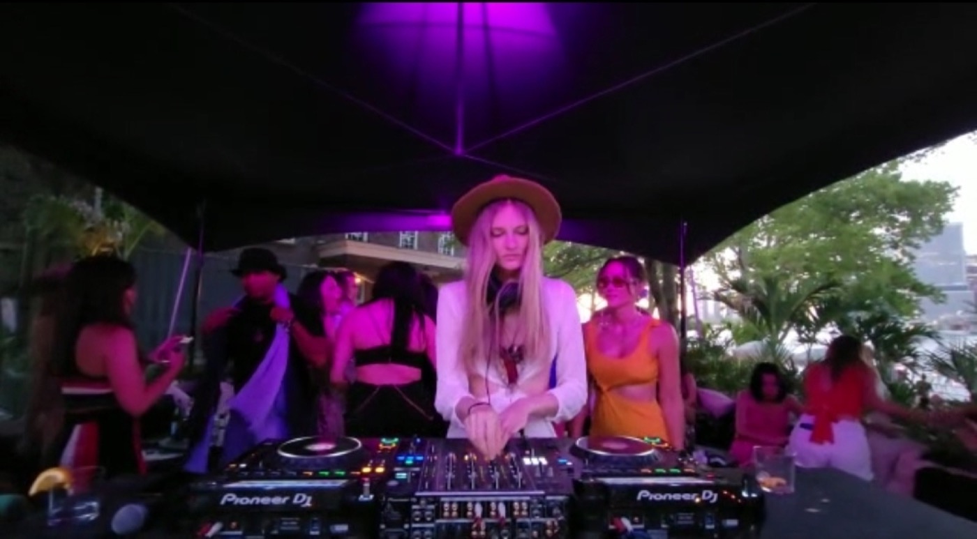 Olga Cerpita playing an open-air rooftop set