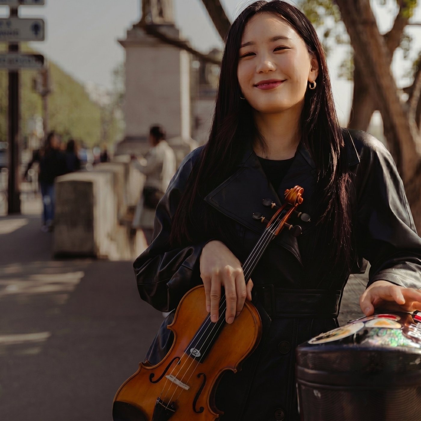 Seoyeon Im with her violin in the city