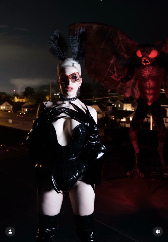 Olive — burlesque dancer and singer